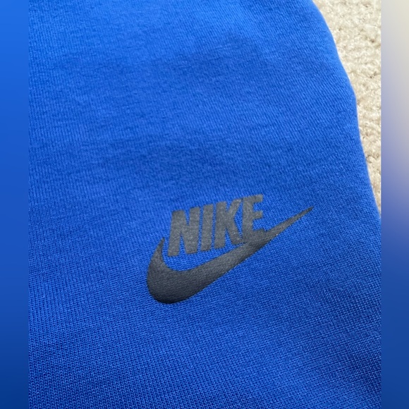 Nike Sportswear Tech Fleece Jogger Pants Mens Size Medium Sangria Color Block - Picture 2 of 9